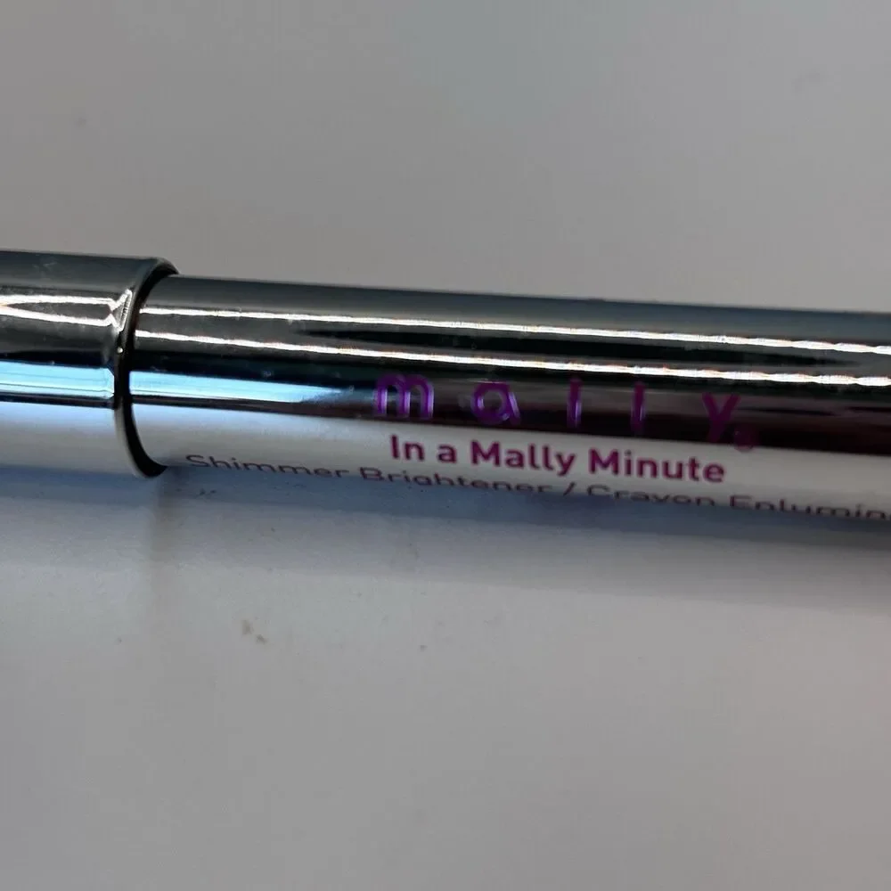 MALLY- In A Mally Minute - Shimmer Brightener Highlighter - Deeper - 0.07 Oz